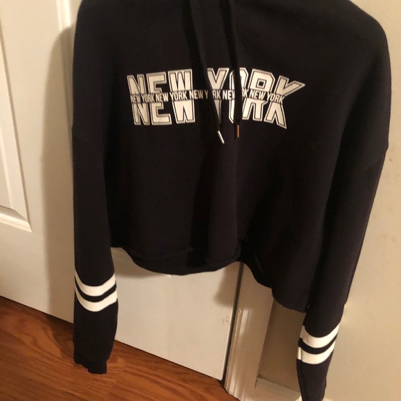 Jackets , hoodie , dresss , crop top - Picture 5 of 9